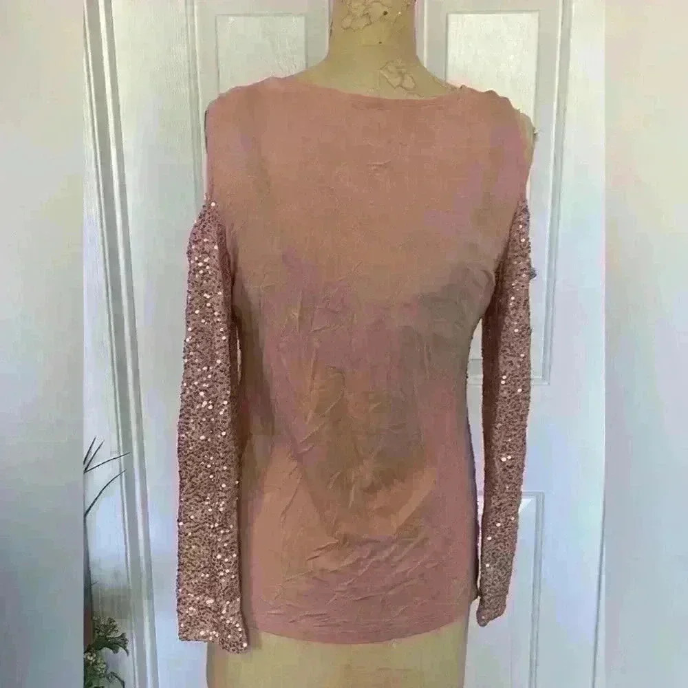 INC NWOT. Cold shoulder long sleeve Sequin top sleeves and front of top Size M - Picture 4 of 8